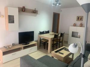 TV a/nebo společenská místnost v ubytování Atlantica Apartment