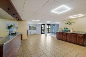 a lobby of a hospital with a counter and a room at Quality Inn - Denton in Denton