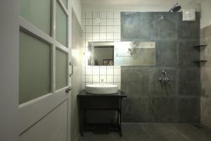 Koupelna v ubytování Craft Hostels + 37 fotografií