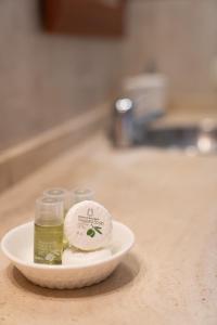 a plate with a bottle of oil and two glasses on a counter at Holiday House Penthouse in La Gomera in San Sebastián de la Gomera