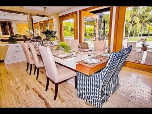 a dining room with a white table and chairs at Srvittinivillas Cn-ll66 Great Villa Good Location Casa de Campo Resort Villa in La Romana