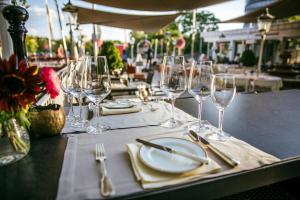 Ein Restaurant oder anderes Speiselokal in der Unterkunft Insel-Hotel Heilbronn 