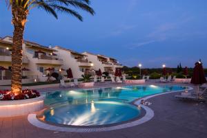 Bazén v ubytování Verde Al Mare Boutique Hotel nebo v jeho okolí