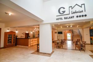 Reštaurácia alebo iné gastronomické zariadenie v ubytovaní Hotel Galant Lednice