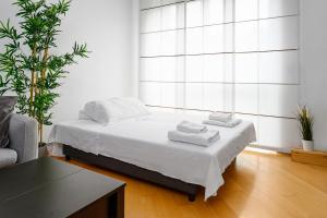 Postel nebo postele na pokoji v ubytování Stylish condo garibaldi sempione 85m2 - self check-in