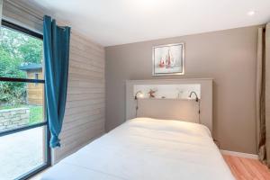 En eller flere senge i et værelse på Charmante maison pour 6 personnes au coeur du Finistere a Plogastel-Saint-Germain