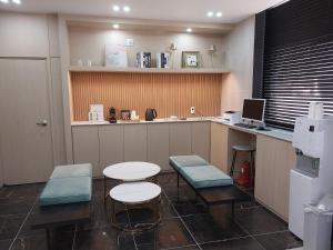 Kuchyň nebo kuchyňský kout v ubytování Brown Dot Hotel Busan Station