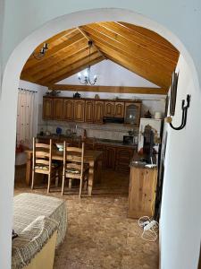a kitchen and dining room with a table and chairs at Casa Rural Quilla in Agulo
