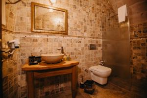 a bathroom with a sink and a toilet at Artium Cave Hotel in Mustafapaşa