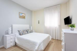 Home2Book Charming Apartment Puertito de Güímar tesisinde bir odada yatak veya yataklar
