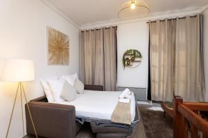 Posteľ alebo postele v izbe v ubytovaní N1 Des Études Cosy Duplex Netflix Balcon ConciergerieDameCarcas