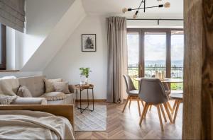 a living room with a couch and a table at Jedla Apartments in Dzianisz