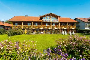 Aed väljaspool majutusasutust Hotel An der Brunnader - Die Therme befindet sich 4 Geh-Minuten entfernt