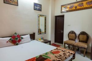 Katil atau katil-katil dalam bilik di Hotel tulsi palace