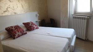 Postel nebo postele na pokoji v ubytování Jerocades palace