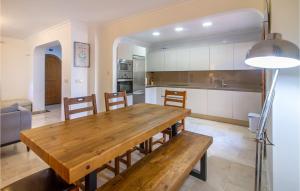 Kuchyň nebo kuchyňský kout v ubytování 3 Bedroom Cozy Home In Cartagena