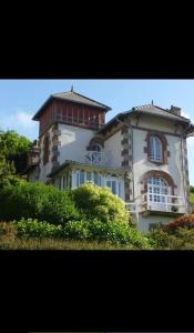 Το κτήριο όπου στεγάζεται  η παραθεριστική κατοικία