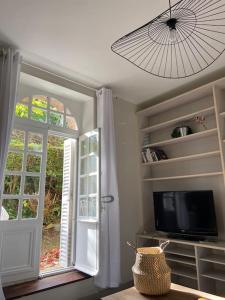 Μια τηλεόραση ή/και κέντρο ψυχαγωγίας στο La Villa Lena