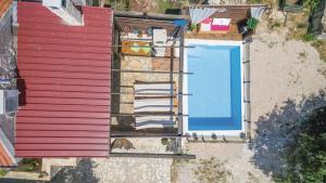 Bazén v ubytovaní Stone villa Pietra with pool alebo v jeho blízkosti