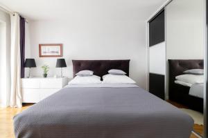 Posteľ alebo postele v izbe v ubytovaní EASY RENT Apartments - RAYSKIEGO