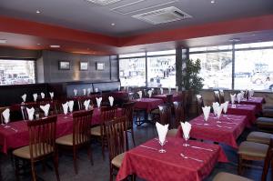 Hotel Thuringerhof tesisinde bir restoran veya yemek mekanı