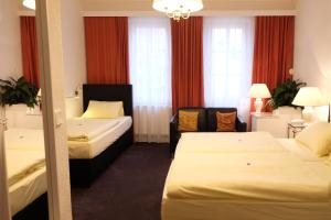 Postel nebo postele na pokoji v ubytování Hotel Adler