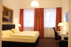 Postel nebo postele na pokoji v ubytování Hotel Adler