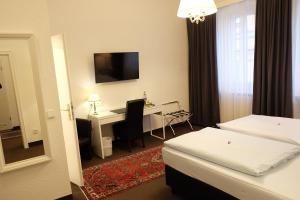 Postel nebo postele na pokoji v ubytování Hotel Adler