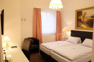 Postel nebo postele na pokoji v ubytování Hotel Adler