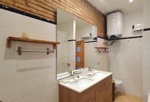 Kúpeľňa v ubytovaní Enjoy Apartment 4 pax at Ruzafa with sunny terrace