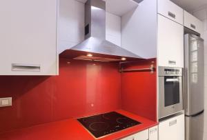 Kuchyňa alebo kuchynka v ubytovaní Enjoy Apartment 4 pax at Ruzafa with sunny terrace