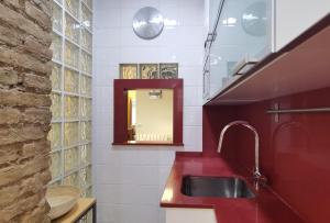 Kúpeľňa v ubytovaní Enjoy Apartment 4 pax at Ruzafa with sunny terrace