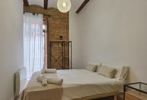 Posteľ alebo postele v izbe v ubytovaní Enjoy Apartment 4 pax at Ruzafa with sunny terrace