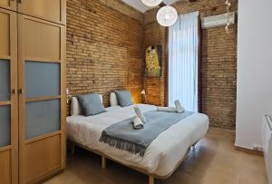 Posteľ alebo postele v izbe v ubytovaní Enjoy Apartment 4 pax at Ruzafa with sunny terrace