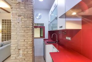 Kuchyňa alebo kuchynka v ubytovaní Enjoy Apartment 4 pax at Ruzafa with sunny terrace