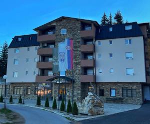 Το κτήριο όπου στεγάζεται  το διαμέρισμα