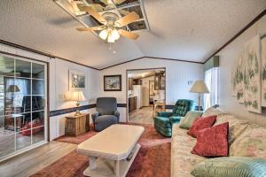 Gambar di galeri bagi Peaceful Canal-Front Retreat with Boathouse! di Leesburg