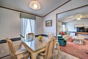 Gambar di galeri bagi Peaceful Canal-Front Retreat with Boathouse! di Leesburg