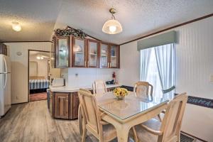 Gambar di galeri bagi Peaceful Canal-Front Retreat with Boathouse! di Leesburg +19 gambar