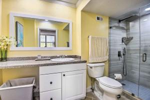 Phòng tắm tại Breezy Siesta Key Condo with Bay Views and Pool! +18 ảnh