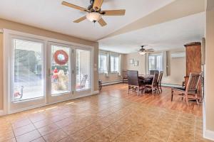 SwanseaTranquil Swansea Retreat with Fire Pit and Grill!的相册照片