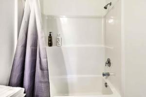 a bathroom with a shower with a shower curtain at Modern Townhome - 8 Mi to Thanksgiving Point! in American Fork +21 photos