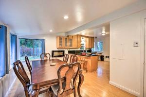 Gallery image of Cozy Redmond Retreat Spacious Deck and Yard! in Redmond +24 photos