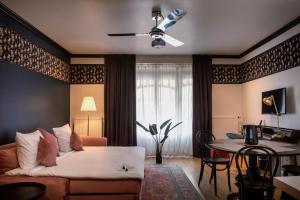 a living room with a couch and a table at Craves in Brussels +55 photos
