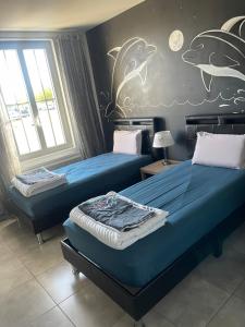 Кровать или кровати в номере Villa Atlantique Rochefort