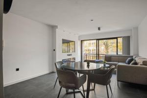 a living room with a table and a couch at Lappertemento in Willebroek