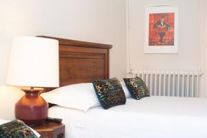 Cama ou camas em um quarto em VisHostel