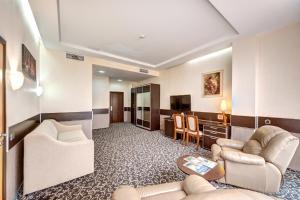Televízia a/alebo spoločenská miestnosť v ubytovaní Terra Nova Sport&Spa Hotel