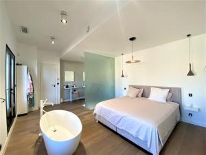Zdjęcie z galerii obiektu Villa Marine - 10 pers - Centre Cassis - Piscine w Cassis