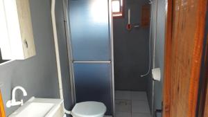 a bathroom with a shower and a toilet and a sink at valdemiro flores in São Francisco do Sul